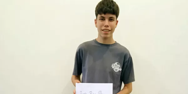 Iván Rubio alumne de Jesuïtes Bellvitge rep el reconeixement de l'Ajuntament de l'Hospitalet per la seva excel·lència acadèmica.