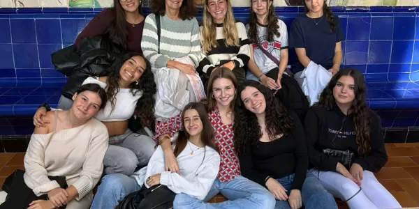 Alumnes de Batxillerat que cursen la matèria de Literatura Catalana exploren el modernisme