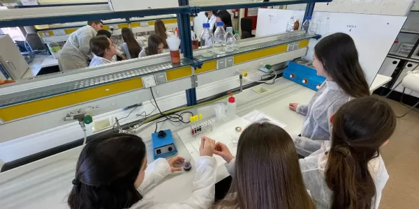 Tallers de coloració de la fruita i elaboració de pasta fresca pels alumnes de BAT 1 al Campus d'ETSEA de la UdL