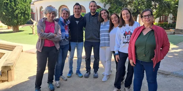 Mestres de l'escola Les Codinetes de Tarragona i d'una educadora del Centre de Recursos Pedagògics del Tarragonès, en la seva visita a Jesuïtes Lleida per conèixer el projecte d'escola bosc de Claver Natura. 