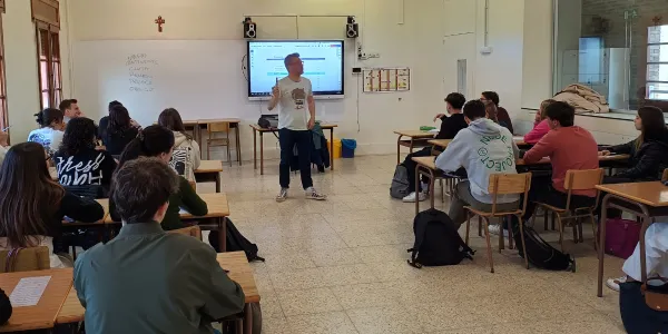 Alumnes de 2n BAT de Jesuïtes Lleida Col·legi Claver en una xerrada dels Seminaris de Geografia organitzat des de l'etapa