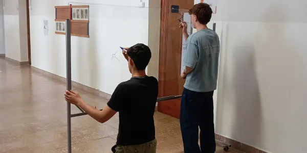 Alumnes de la matèria de dibuix tècnic de 1r BAT de Jesuïtes Lleida Col·legi Claver realitzant activitats del programa "Arquitectura a les aules" del Col·legi d'Arquitectes de Catalunya