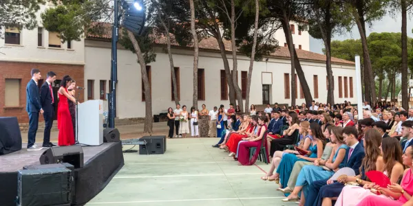 Alumnes de 2n Batxillerat durant la celebració de les Orles de la generació del 2007