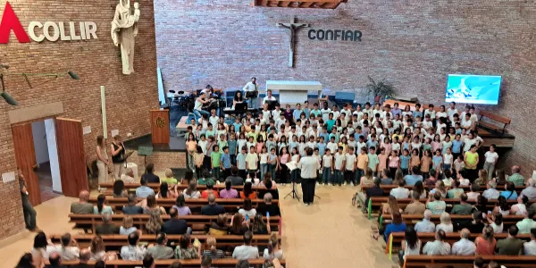 Cantata Desplaçades de l'alumnat de 3r i 4t de primària de Jesuïtes Lleida Col·legi Claver
