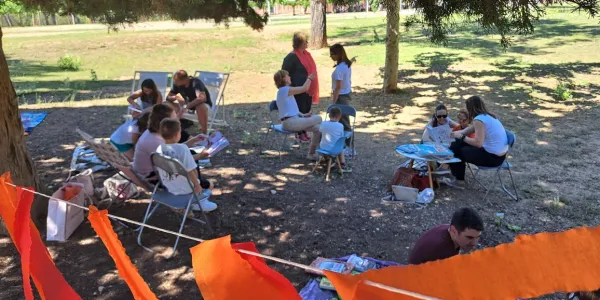 Alumnes i famílies de 1r i 2n de la PIN de Jesuïtes Lleida a la jornada Celebrem els Llibres