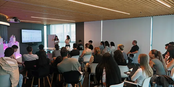 Administració i Finances visita una empresa puntera de l'Hospitalet