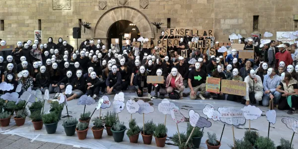 Alumnes de 4t ESO-TQE de Jesuïtes Lleida Col·legi Claver participant en el flashmob organitzat per Arrels Sant Ignasi