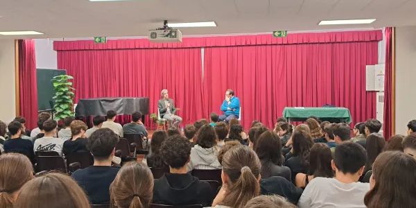 Xerrada sobre el poder de la paraula i la consciència crítica a 2n de Batxillerat