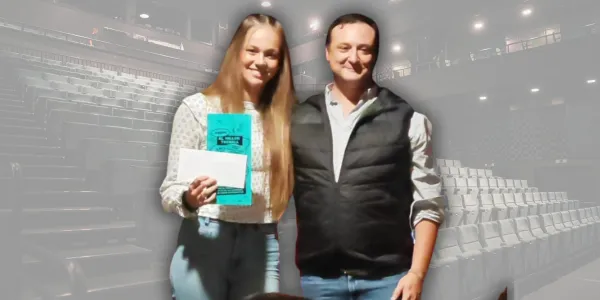 Martina Sabaté, alumna del Jesuïtes Lleida Col·legi Claver, i Francesc Closa, professor de l'escola i tutor del seu treball de recerca.