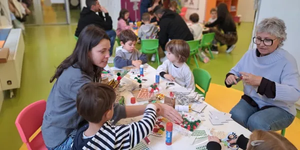 Racons de nadal amb famílies a MOPI 3