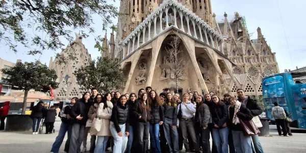 L’alumnat de 1r de Batxillerat i 4t d’ESO de Jesuïtes Bellvitge rep els estudiants de l’Institut Saint Jean-Baptiste de Wavre (Bèlgica) en un intercanvi d’escola i convivència familiar.