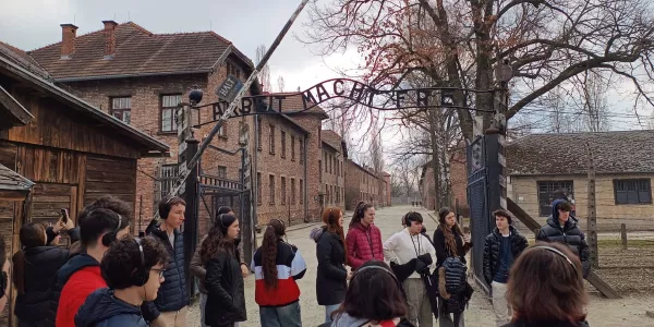Alumnes de 1r BAT de Jesuïtes Educació participant a l'Experiència Pastoral de Sentit d'Auschwitz
